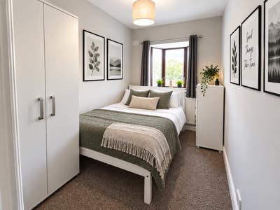 🏡 Small Double | Boston Manor 🚇 | Modern Home ✨ Main Photo