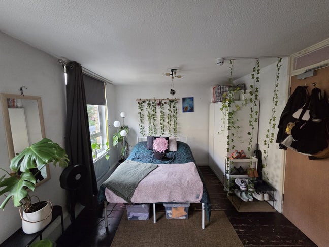 XL Double Room | Oval | &pound;1,444 pcm | Garden Main Photo