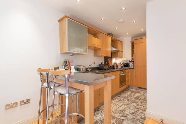 1bed stunning apartment with gym access SW1P Main Photo