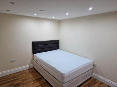  2-Bedroom Loft Flat Available – IG2  Main Photo