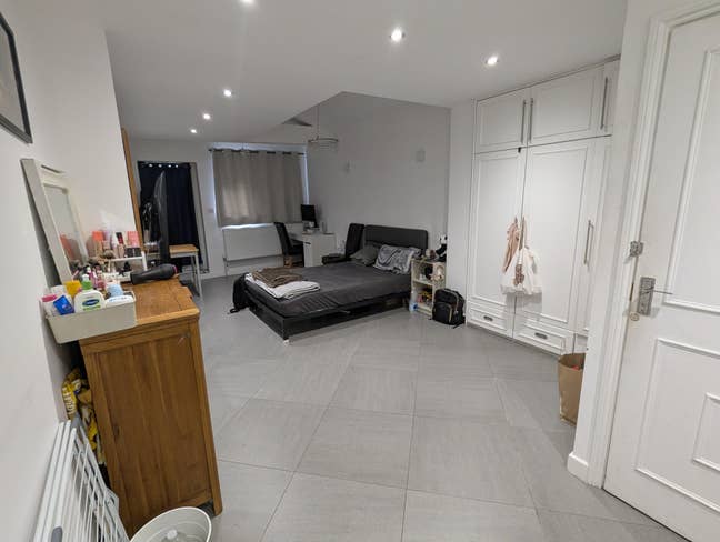 Massive double En-suite room to rent all bills inc Main Photo