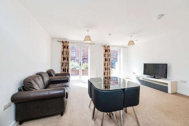 Double rooms in a  2bed Flat  Main Photo