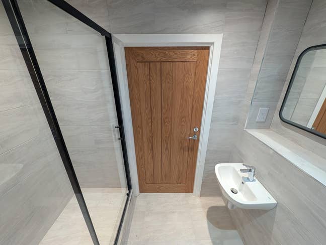 Room available flat share town centre. Newly done Main Photo