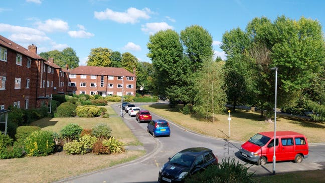 Room in flat,  sharing with friendly homeowner Main Photo