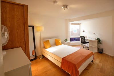 3 Bed Flat Near Kings Cross - All Inclusive Main Photo