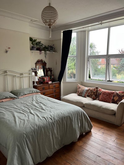 Large double room available in great house, SW2 Main Photo
