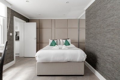 Spacious lower ground Studio, Bayswater Main Photo