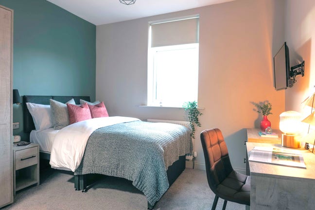 Beautiful house, High-spec en-suite double,SN1 😍  Main Photo