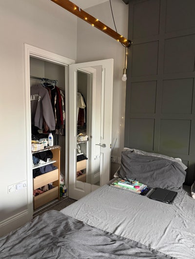 Lovely double bedroom with ensuite in 3 bed flat Main Photo