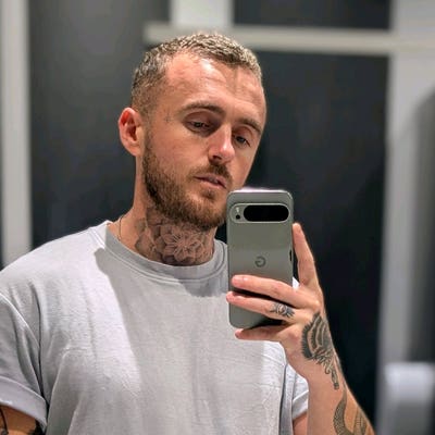 Friendly working professional looking for a room Main Photo