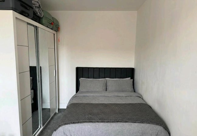 25 year old Female seeks a single or double room Main Photo