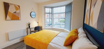 All Inclusive Double Room OL4 3EE Main Photo
