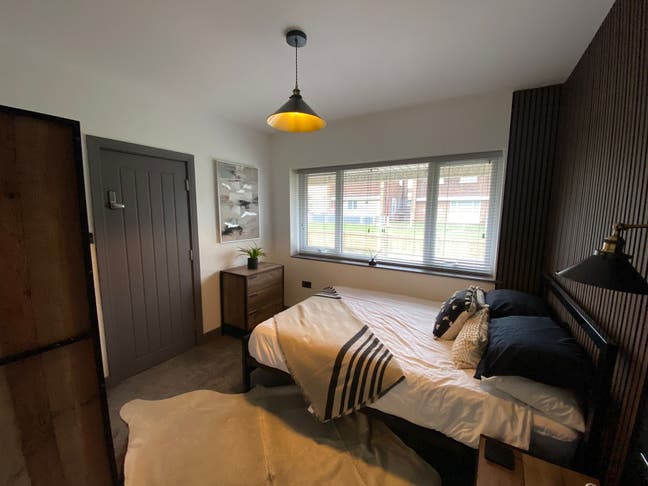 Newly Refurbished Double Room - En-suite Main Photo