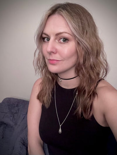 Professional female seeking buddy up  Main Photo
