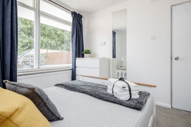 🧑‍✈️Modern Room in Isleworth - 5 min - station🧑‍ Main Photo