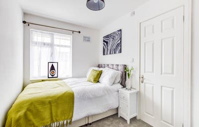 1 Bedroom House Share, Smalls Mead, Crawley, RH11 Main Photo