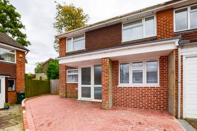 1 Bedroom House Share, Parkfield Close, Gossops Gr Main Photo