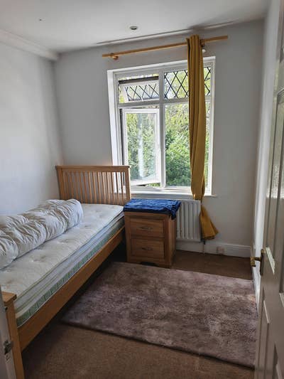 Bright and large single room in Hayes Main Photo