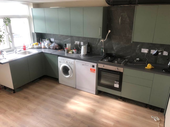 3 Bed Flat To Rent  Main Photo