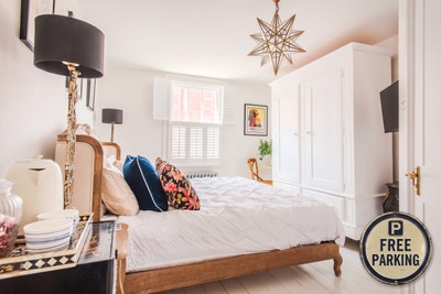 King Ensuite Suite | 60s to Beach | All Bills inc Main Photo