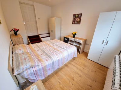 A Delightful Double Bedroom (Willesden Junction) Main Photo
