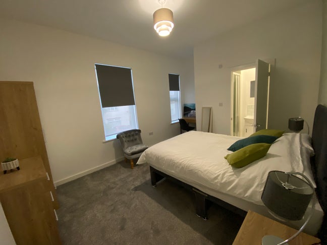 ✅  Ensuite Room Near Rolls Royce and Bombardier ✅ Main Photo