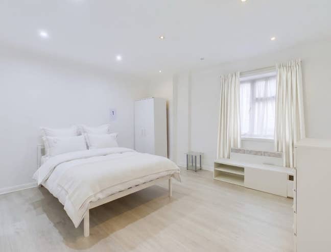 East London – E13 🏠 Canning Town / A124 Main Road Main Photo