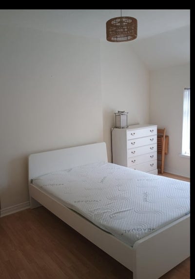 Double room - Live out landlord Main Photo
