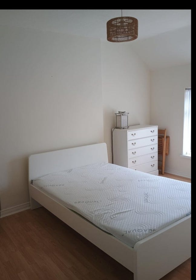 Double room - Live out landlord Main Photo