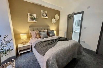 Oldham- En suite rooms- Furnished- Fast WiFi Main Photo