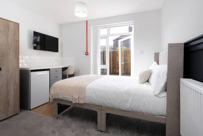 🏡 Private Yard & En-Suite Room | All Bills inc 🏡 Main Photo