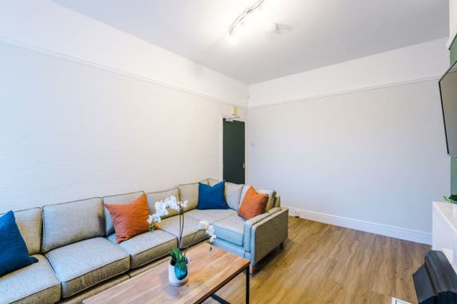 6 Bed House, Newcastle NE2, Avail Now Main Photo