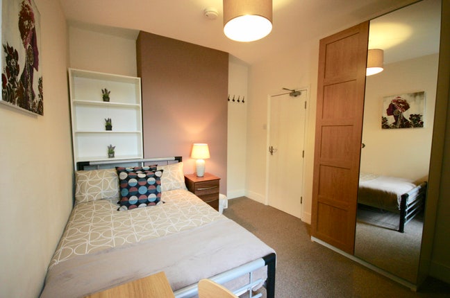 Double Room Furnished - All Bills Incl. Main Photo