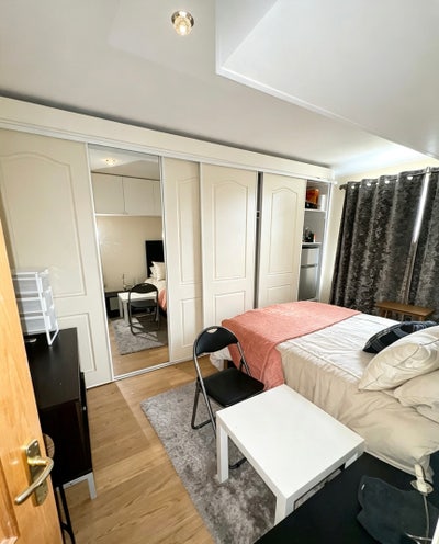 Double Room -  Crest Drive, Enfield EN3 5QE Main Photo