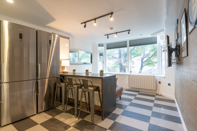 5 Bed Flat, Newcastle NE2, Avail Now Main Photo
