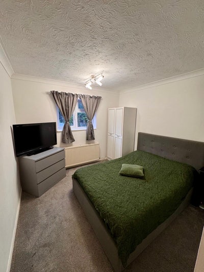 Double room in shared house Main Photo