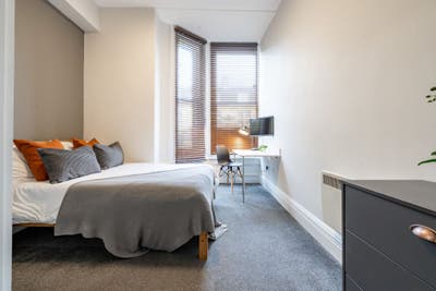 3 Bed Flat, Newcastle NE2 2AS, Avail Now Main Photo