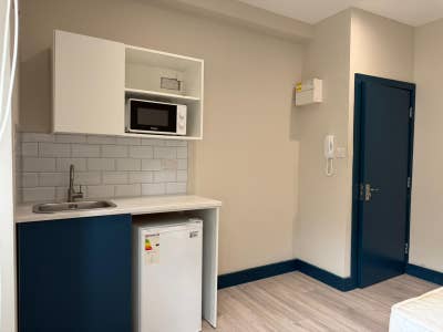 Self-contained studio flat in Hither Green-DSS Main Photo