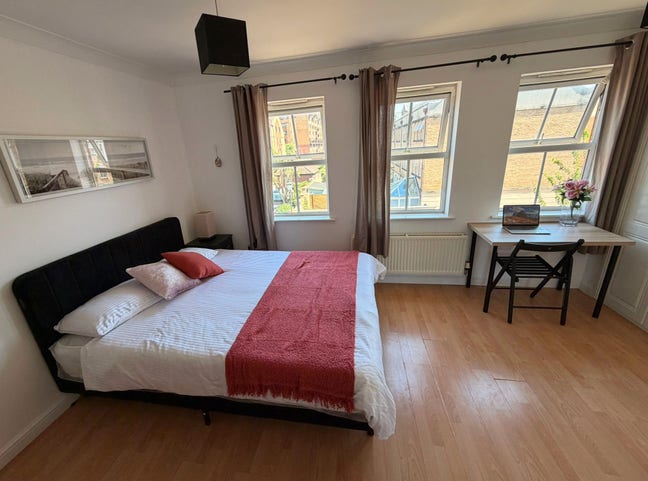 Spacious En-Suite Double Near Canary Wharf Main Photo