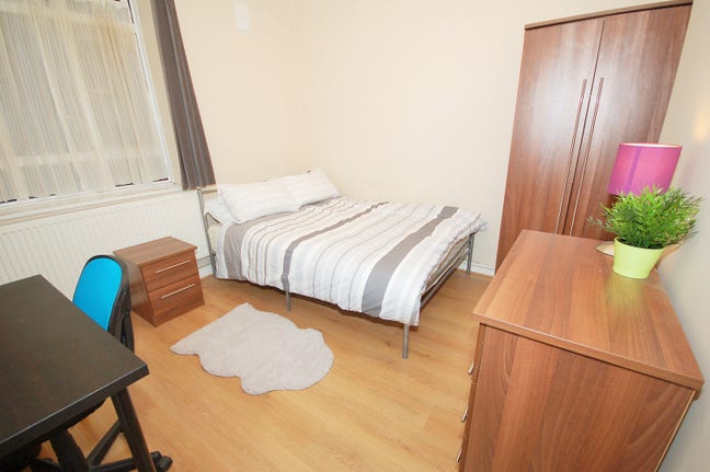 ✨ W12 Double Room | Available Now Main Photo