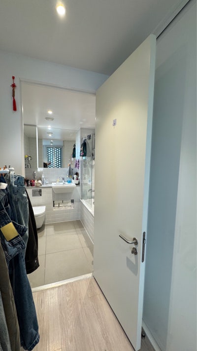 Ensuit room 5 min walk to elizabethline Main Photo