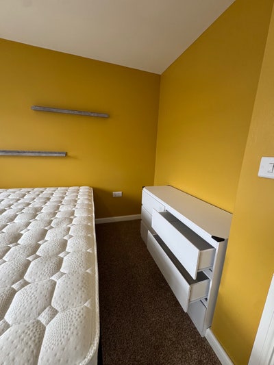 Furnished newly renovated Double bedroom Main Photo
