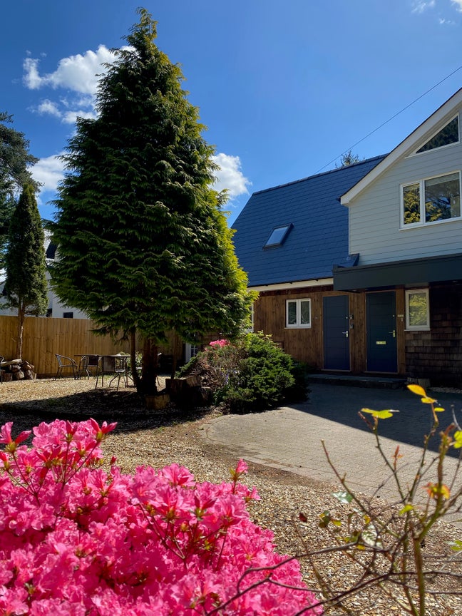  Studio  Apartments  to  Let  (Monday–Friday ) Main Photo