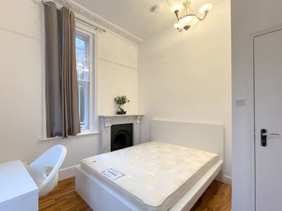 🏡 Double Room with lots of character - October  Main Photo