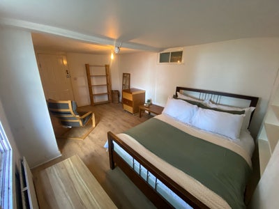 1/2 Price Deposit & Only 2 Weeks Upfront Rent!! Main Photo