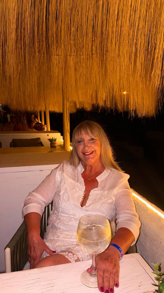 Professional Female seeks a double room Main Photo