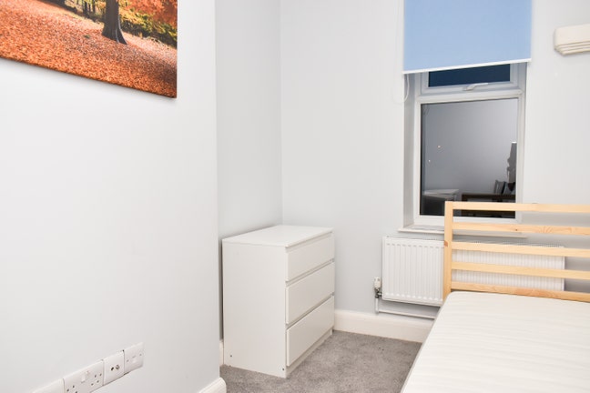 Refurbished single room in Earlsfied area Main Photo