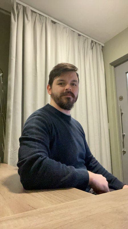 Professional Male seeks a single or double room Main Photo