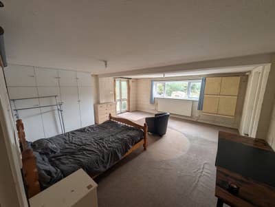 Huge double room in family home Main Photo