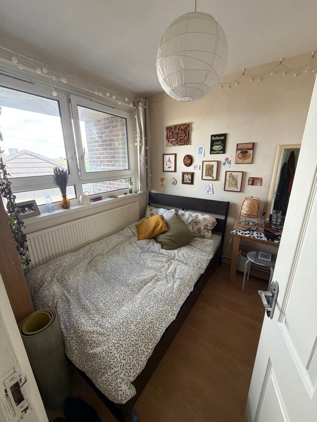 Cosy bedroom near brick lane Main Photo